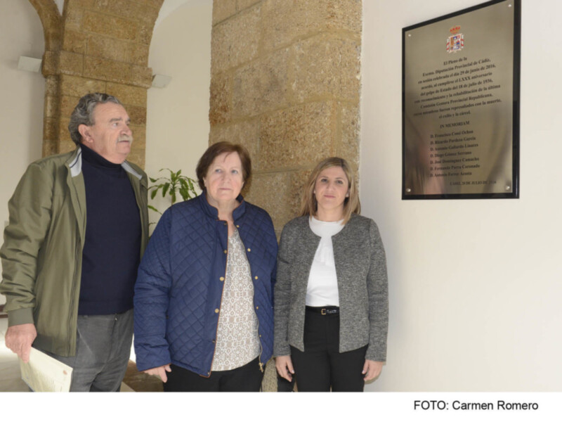 Dos nietos de Ricardo Pardeza, vicepresidente de Diputación en1936, agradecen a Irene García el homenaje a la comisión gestora republicana