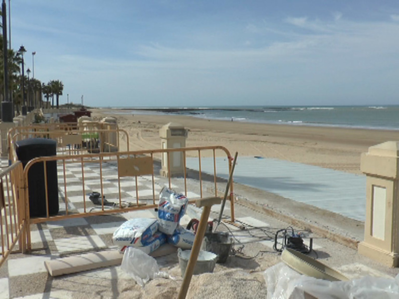 Comienza la sustitución de la balaustrada del Paseo Costa de la Luz mediante una ayuda del Gobierno central
