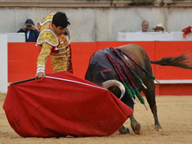 López Simón corta dos orejas en una tarde de lluvia