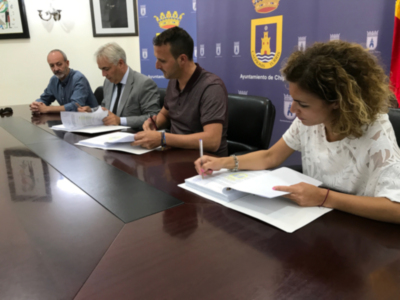 Firmado el nuevo contrato para la recogida y transporte de basura entre el Ayuntamiento de Chipiona y UTE FCC-Althenia