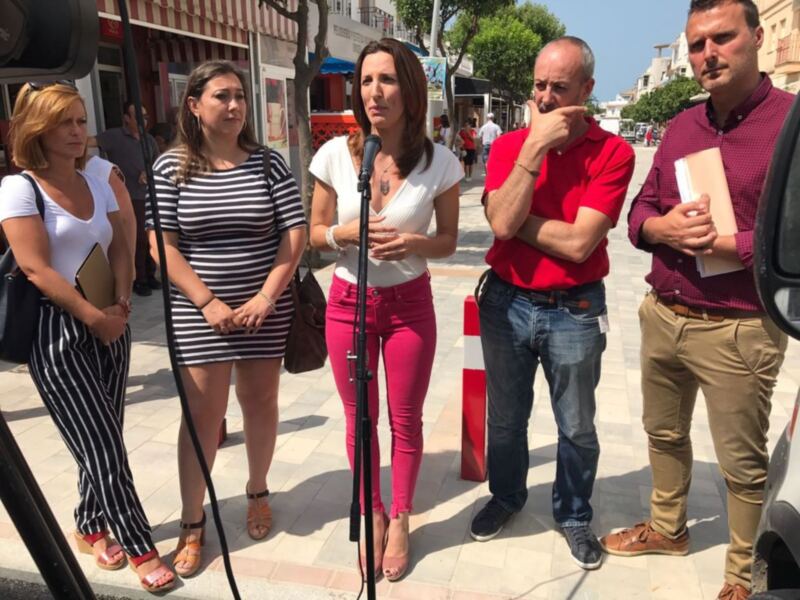 Isabel Jurado visita la calle Víctor Pradera que se abre al tráfico hoy tras su reforma integral