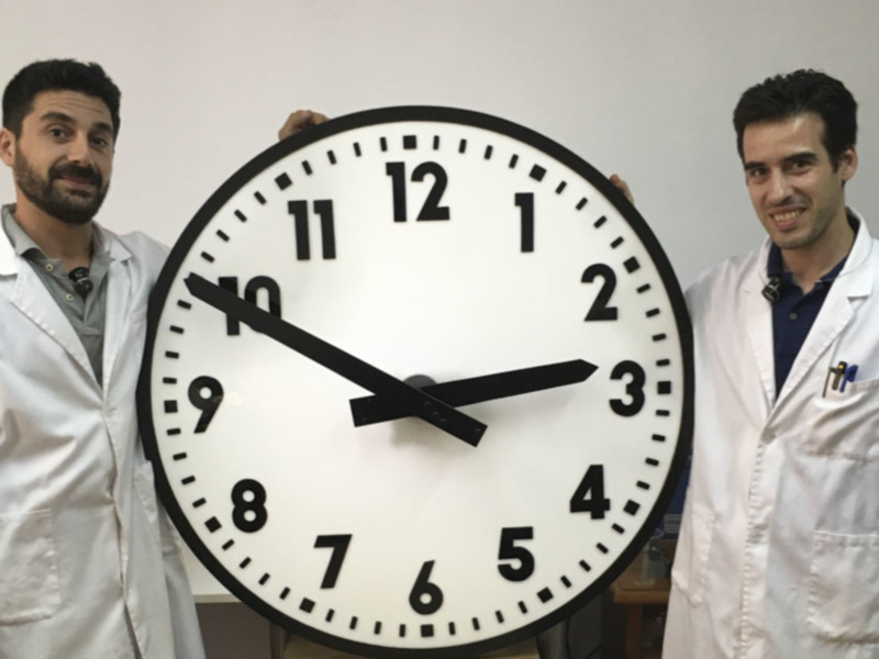 El reloj de la Estación de Cádiz de Sevilla vuelve a funcionar tras 25 años parado