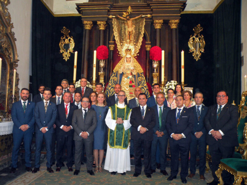 Jura y toma de posesión de los oficiales de la nueva junta de la Hermandad de la Vera-cruz de Alcalá del Río.