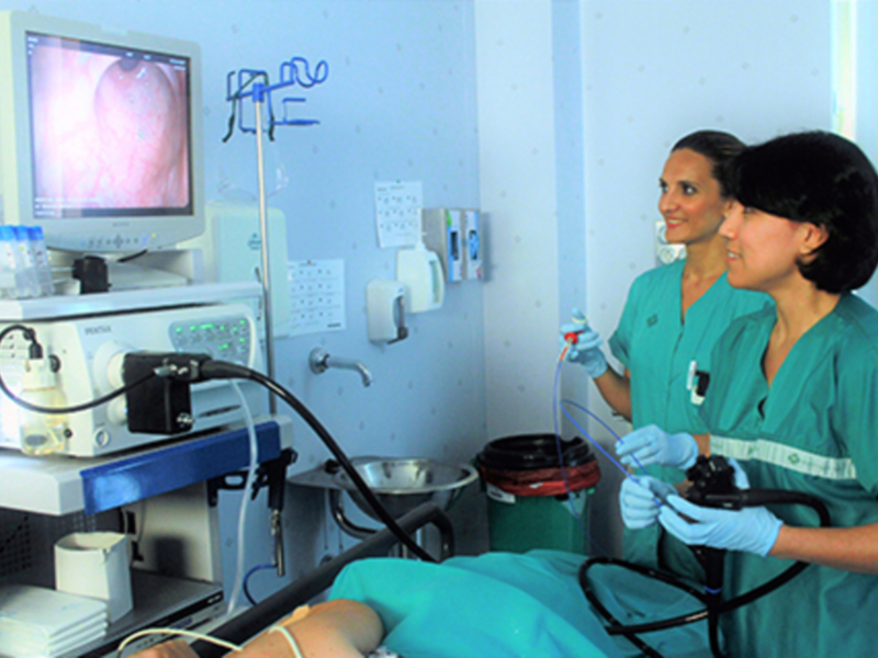 La cromoendoscopia aumenta la tasa de detección de lesiones preneoplásicas y cáncer precoz