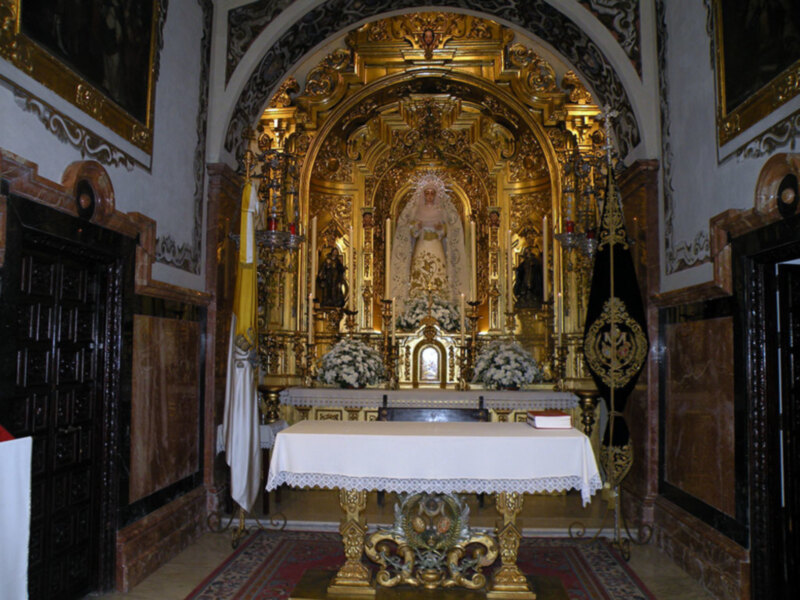 Dolorosa de blanco en la Soledad de San Lorenzo.