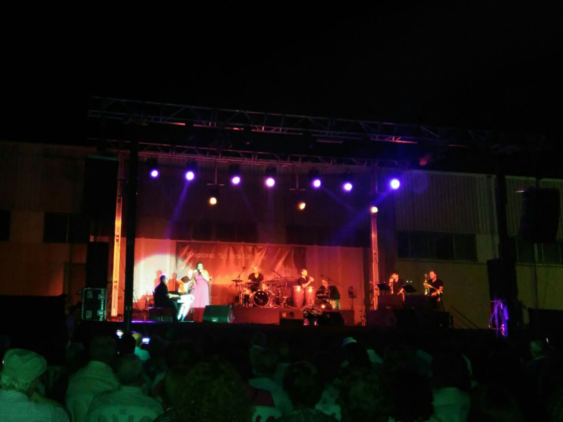 Erika Leiva deja una de las noche grandes del verano en Chipiona con un gran concierto plagado de guiños a una tierra que siente como suya