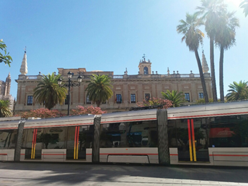 Zaragoza es la ciudad de España que más invierte en transporte público 247 euros por habitante al año.