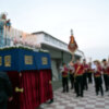 La Virgen del Rosario de la Asociación cultural de “Los niños del Costal” procesionó  por la barriada de la Paz de Alcalá del Río.