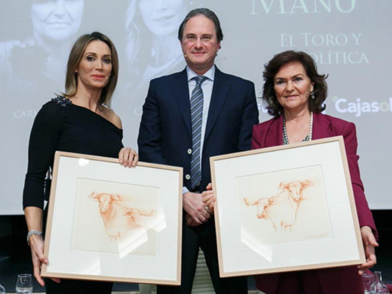 La matadora de toros Cristina Sánchez y la política Carmen Calvo protagonizaron anoche la apertura del nuevo curso de los Mano a Mano