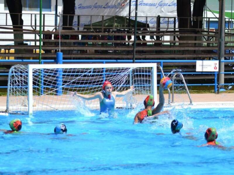 El Campeonato de España juvenil femenino de waterpolo, en Dos Hermanas