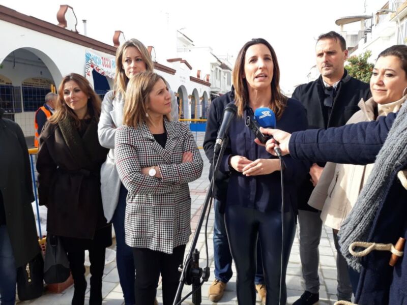 Irene García e Isabel Jurado visitan la obra del PFEA en la calle Víctor Pradera y tratan asuntos prioritarios para Chipiona