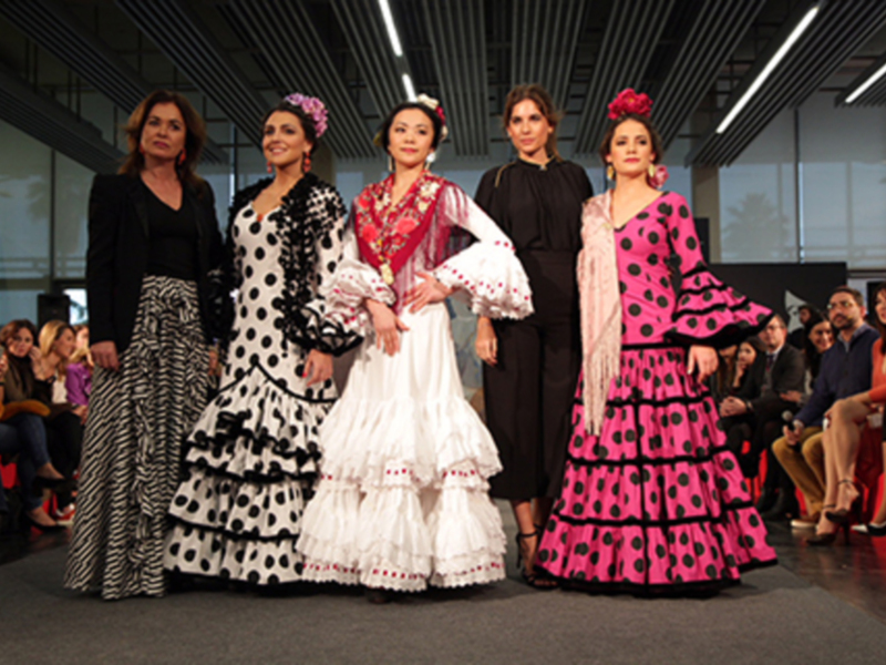 Lourdes Montes y Rocío Terry diseñan el primer traje de flamenca realizado con tejidos reciclados en colaboración con Ecoembes