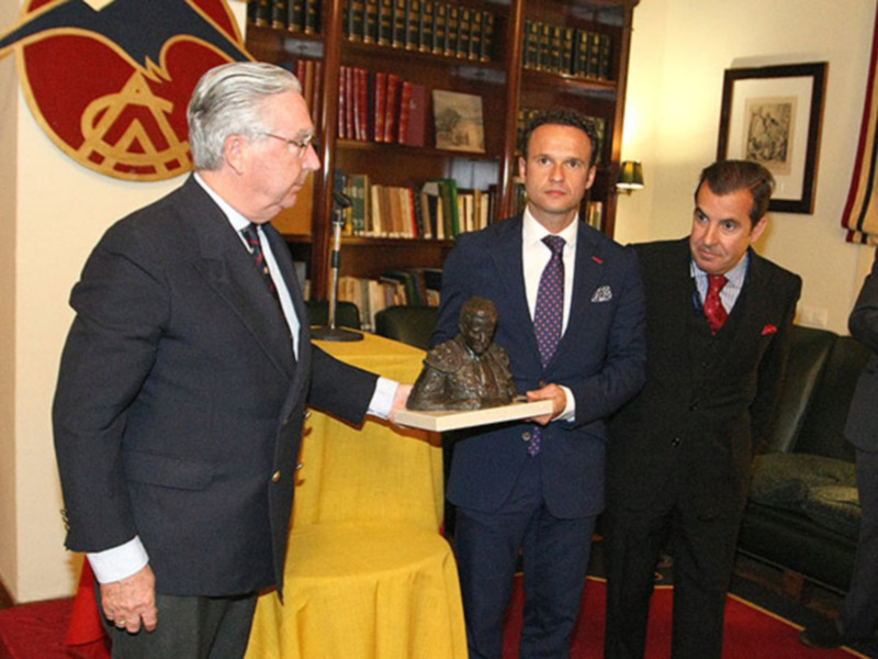 Antonio Ferrera recoge el XII Memorial Manolo Vázquez del Real Club de Andalucía 'El Aero'