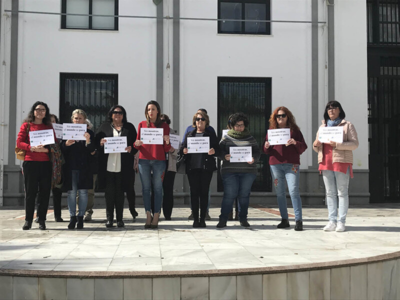 El Ayuntamiento de Chipiona se suma a la concentración ‘Sin nosotras el mundo se para’ convocada por Diputación y Junta