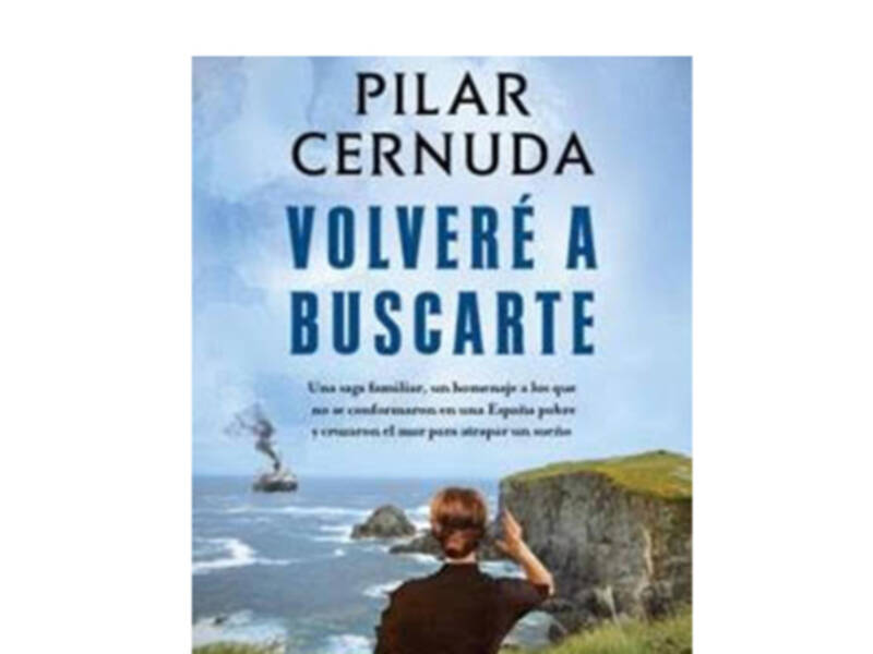 Pilar Cernuda forma ejemplares de su primera novela: Volveré a buscarte, la historia de una saga gallega