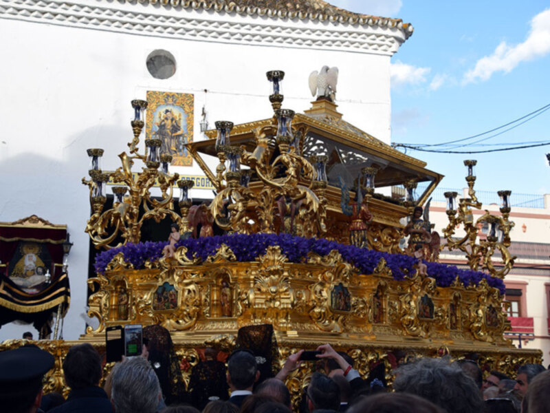El Viernes Santo es el viernes que precede a la Pascua.