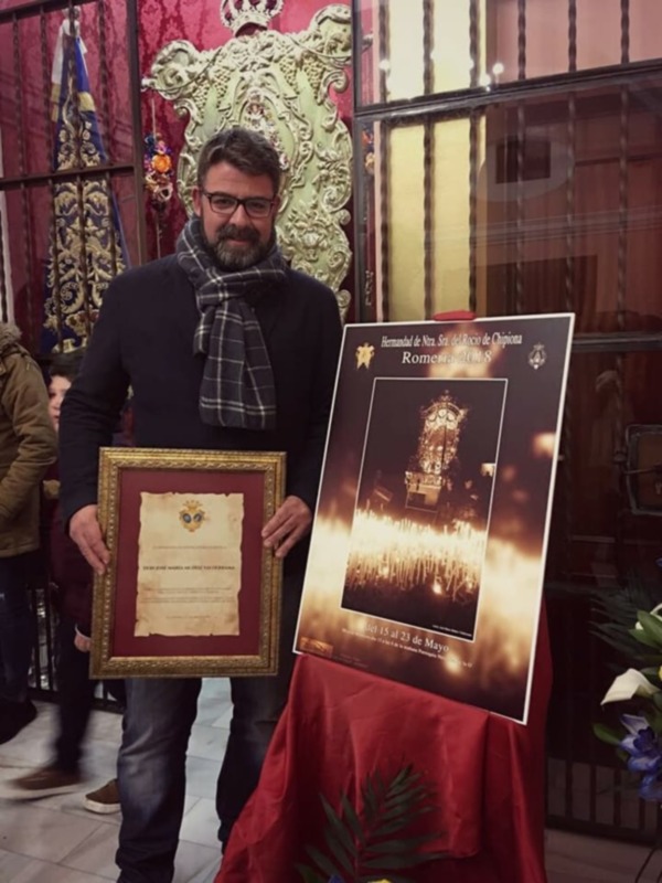 Una fotografía de la noche de la velas obra de José María Muñoz anunciará la Romería de Pentecostés de 2018