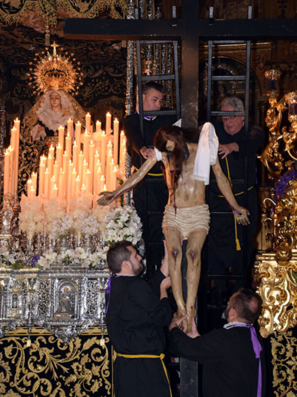 Descendimiento de Cristo en la Hermandad de la Soledad de Alcalá del Río.