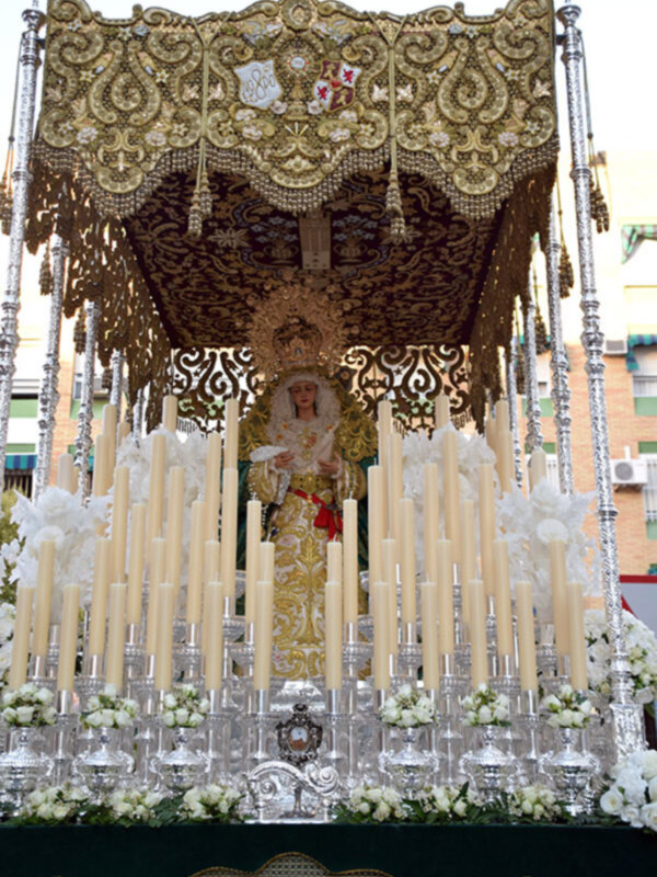 La Barriada de San Carlos bribó con su virgen de la Esperanza.