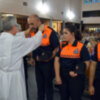 El párroco  del Divino Redentor impuso las medallas de Ntra. Sra. del Perpetuo Socorro a los voluntariados de Protección civil.