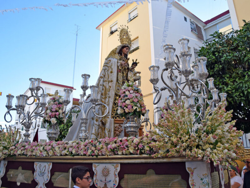 Procesión  de la Virgen del Carmen de San Leandro de Sevilla.