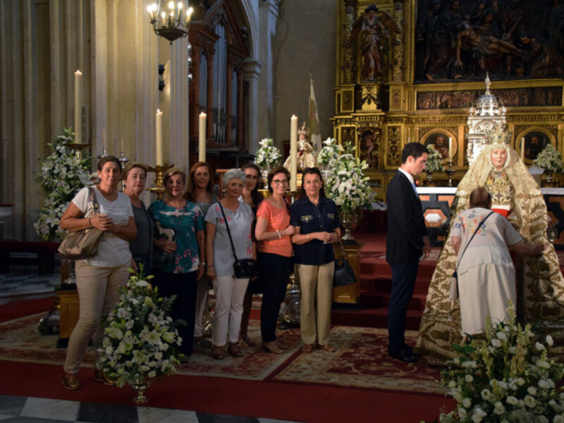 Tradicional octava y besamanos a la virgen de los Reyes.