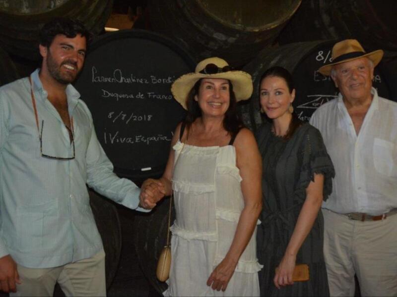 Los Marqueses de Griñón y Carmen Martínez Bordiú visitan las bodegas Barbadillo acompañados de Mario Niebla del Toro