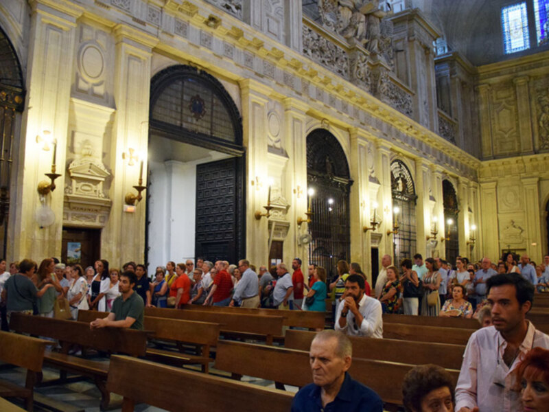 Con motivo de la de la Octava de la Virgen de los Reyes, apertura de la urna del Rey San Fernando.