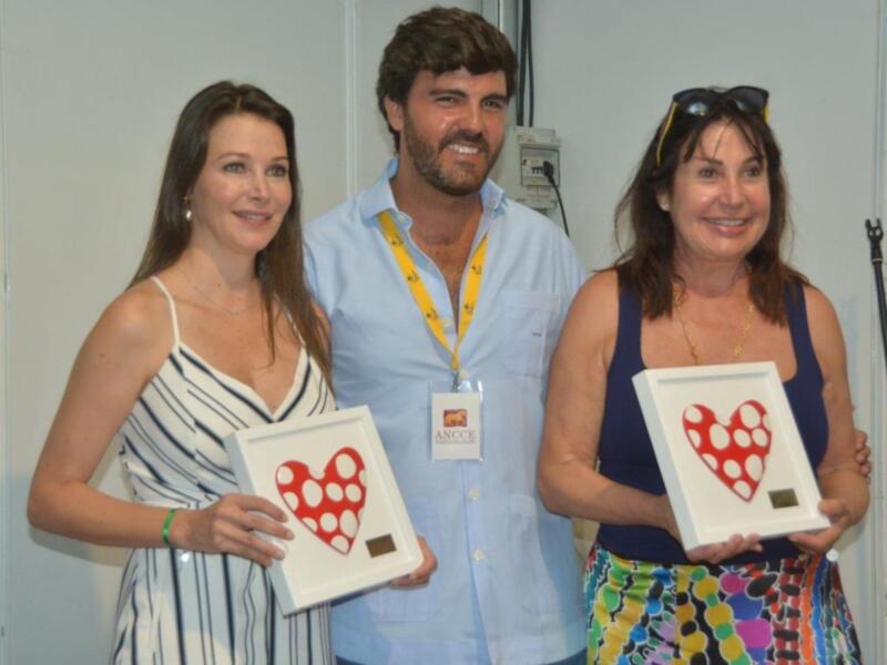 Los Marqueses de Griñón y Carmen Martínez Bordiú premiados por la revista Escaparate que dirige Mario Niebla del Toro
