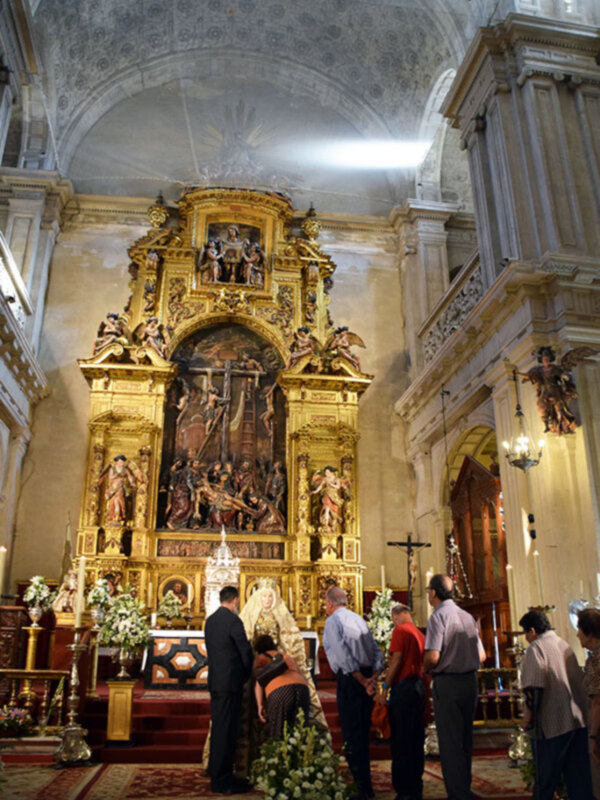 Los canónicos Capellanes Reales celebraron la Octava y Besamanos a la  patrona de Sevilla y su archidiócesis.