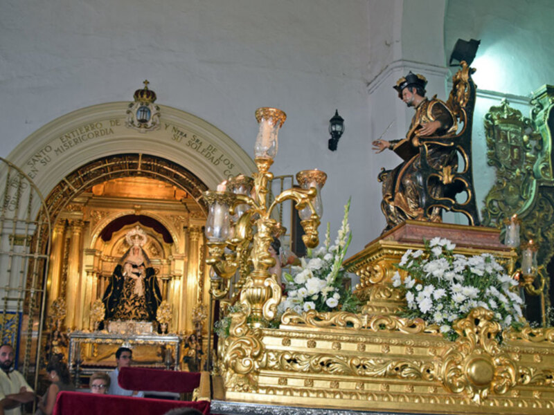 Traslado del Patrón Ilipense, desde su residencia habitual de la Real Ermita hasta la parroquia para sus cultos anuales.