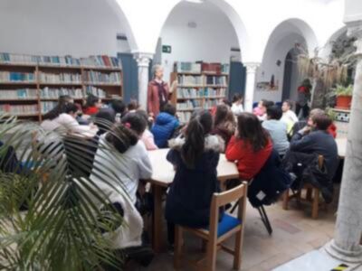 La Biblioteca Municipal acoge la primera de las dos citas con autoras que oferta esta semana