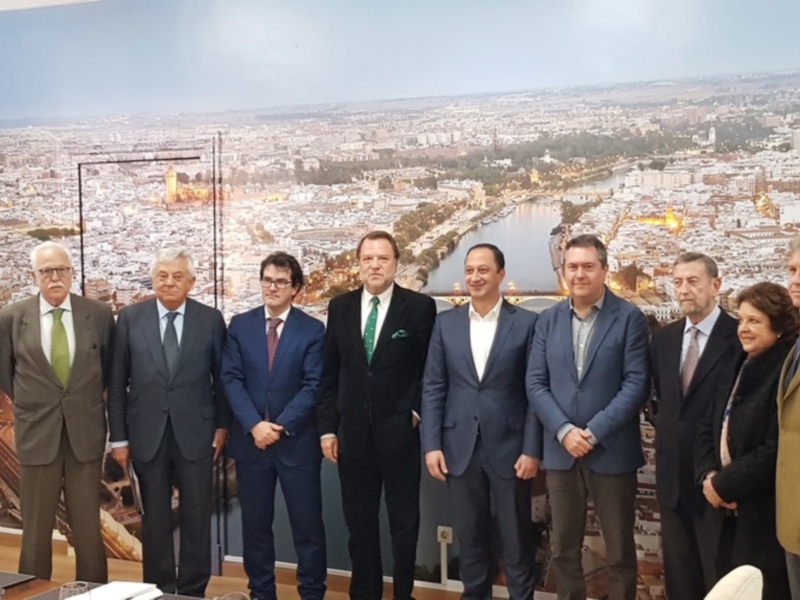 El alcalde Juan Espadas preside el primer pleno del Consorcio de la Zona Franca tras la aprobación del recurso financiero.