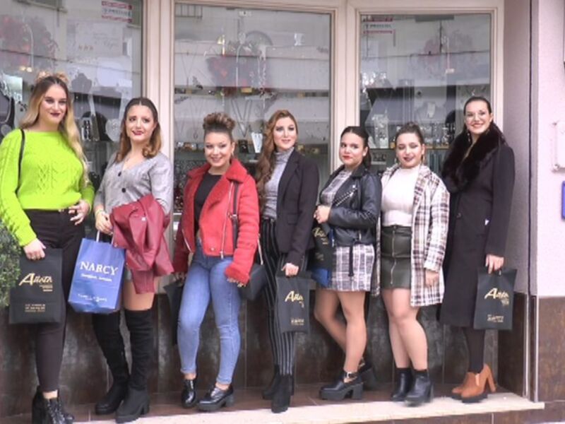 El Ayuntamiento y las Damas del Carnaval de Chipiona vuelven a promover las compras navideñas en los comercios locales