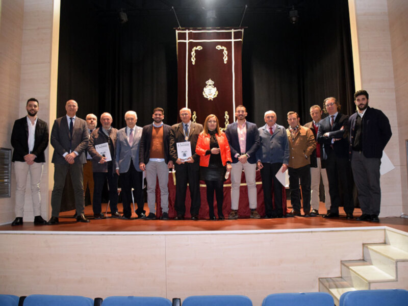 La Real Hermandad de la Soledad, presentó la revista “La Espadaña” en la Villa de Alcalá del Río.