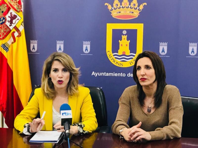 Ana Mestre aborda en su primera visita a Chipiona tras tomar posesión los asuntos que la Junta tiene pendientes en la localidad