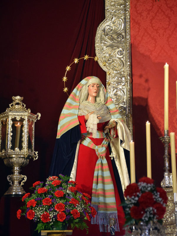 En cuaresma la santísima Virgen de la Esperanza se vistió de Hebrea.