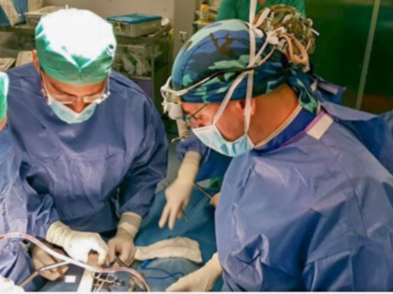 El Hospital Vithas Nisa Sevilla consigue sustituir por primera vez en Andalucía un disco intervertebral dañado por una prótesis que simula el movimien