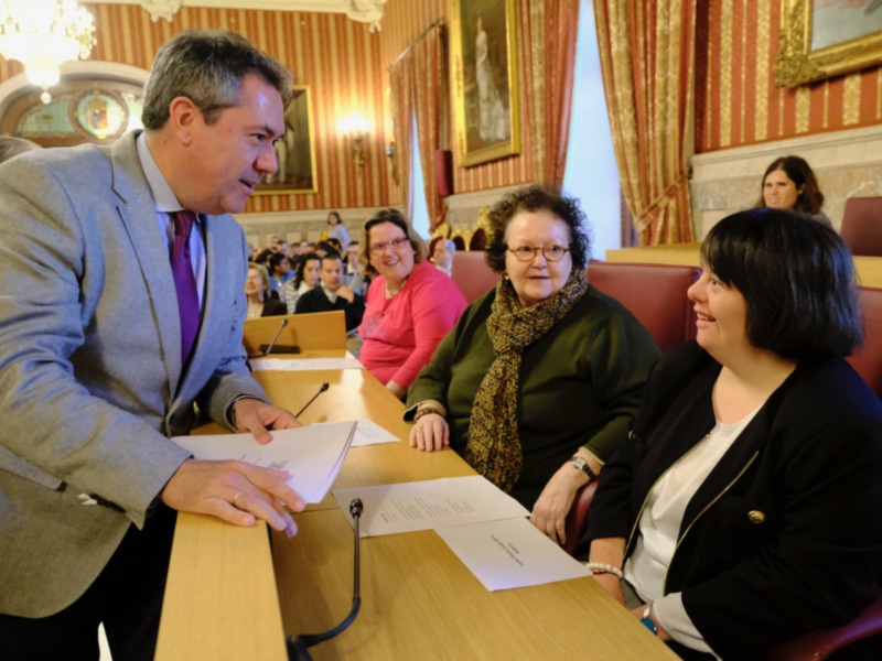 El Ayuntamiento acoge la II Jornada de Lectura Continuada con motivo del Día del Libro
