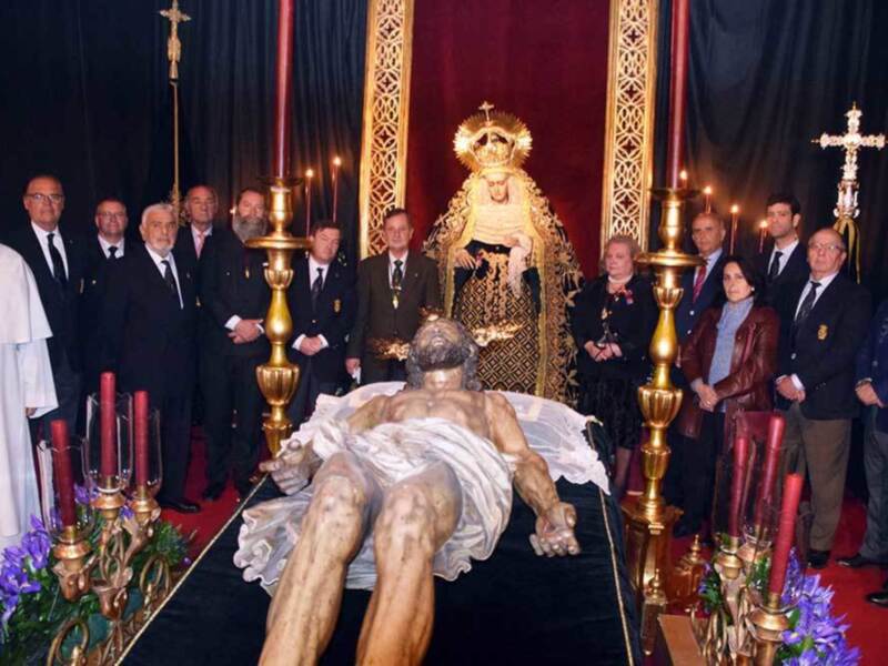 Acto de confraternización y especial vinculación de la Real Liga Naval Española con  la Hermandad del Santo Entierro de Sevilla.