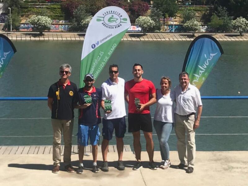 El Campeonato de Andalucía de botes largos de remo se queda en La Cartuja