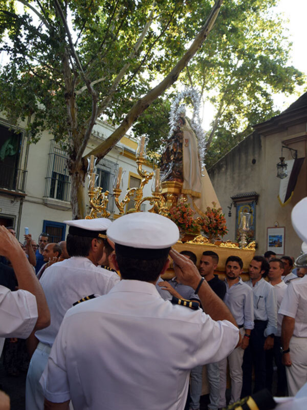 Procesión fluvial marinera de la Virgen de Calatrava de Sevilla.