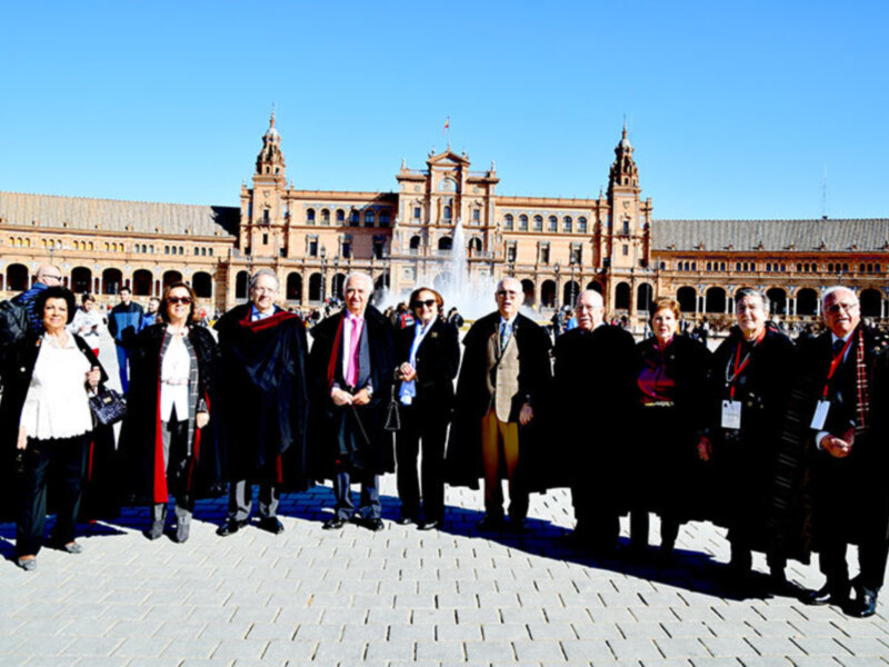 Escaparate nacional de la original prenda de origen de los Duques de  Béjar de los siglos XIV Y XV en Sevilla
