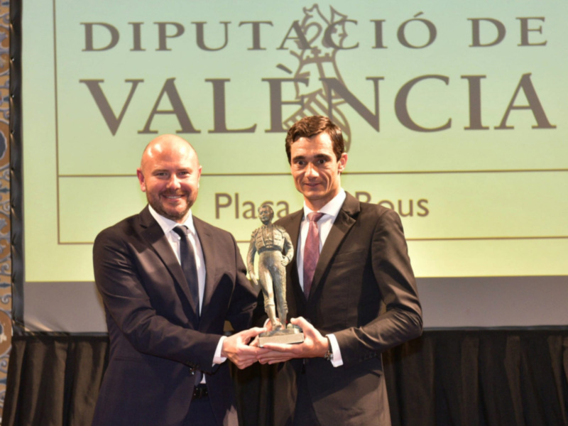Paco Ureña recoge los premios como triunfador de la temporada en Valencia
