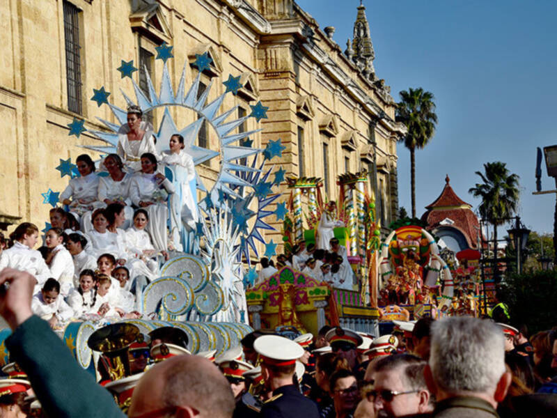 Las cabalgatas de los Reyes Magos llenan las calles de ilusión