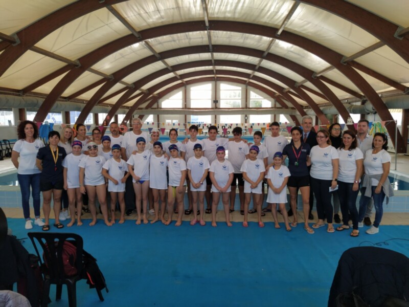 El Club Natación Caepionis se presenta oficialmente con una exhibición de sus jóvenes nadadores