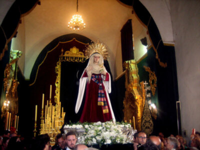 Sobre acogedora procesión claustral de las imágenes  sagradas de la Hermandad de la Vera-cruz de Alcalá del Río.
