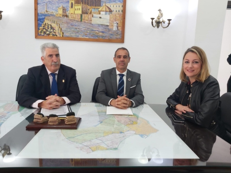 El subdelegado de Gobierno en Cádiz supervisa unas obras del Profea en Chipiona que suponen 400 empleos
