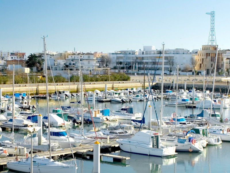 El CAND Chipiona y el Puerto de Chipiona colaboran para mejorar los servicios de varadero