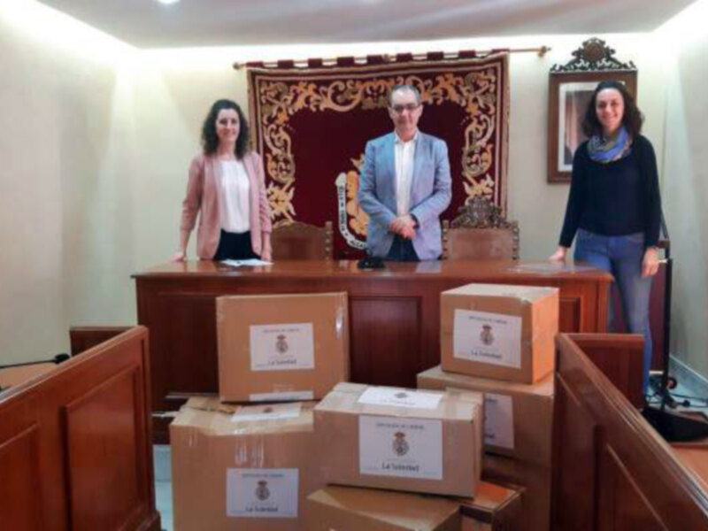 La hermandad de la Soledad de Alcalá del Río ha donado un total de 12.359 mascarillas para abastecer a toda la población del municipio.